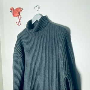 Nice gray ribbed medium weight Banana Republic Stretch turtleneck sweater.